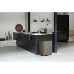 BRABANTIA - BO PLATINUM DOKUNMATİK ÇÖP KUTUSU 60L (1)
