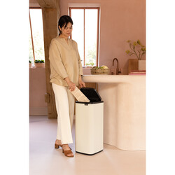 BRABANTIA - BO SOFT BEIGE DOKUNMATİK ÇÖP KUTUSU 30L (1)