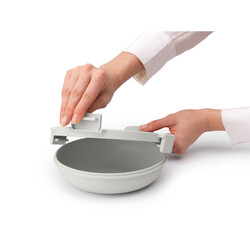 BRABANTIA - MAKE TAKE LIGHT GREY PLASTİK YEMEK TAŞIMA TABAĞI 1L (1)