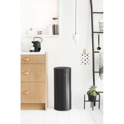 BRABANTIA - MATT BLACK NEW DOKUNMATİK ÇÖP KUTUSU 30L (1)