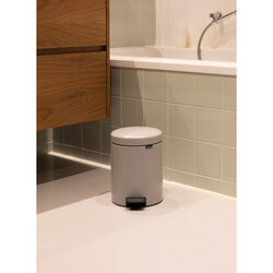 BRABANTIA - NEWICON SOFT GREY PEDALLI ÇÖP KUTUSU 5L (1)
