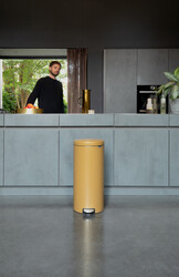 BRABANTIA - NEWICON WARM GOLD PEDALLI ÇÖP KUTUSU 30L (1)