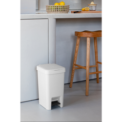 BRABANTIA - STEPUP AÇIK GRİ PLASTİK PEDALLI ÇÖP KUTUSU 16L (1)