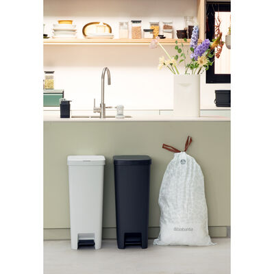 STEPUP AÇIK GRİ PLASTİK PEDALLI ÇÖP KUTUSU 40L
