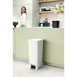BRABANTIA - STEPUP AÇIK GRİ PLASTİK PEDALLI ÇÖP KUTUSU 40L (1)