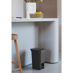 BRABANTIA - STEPUP DARK GREY PLASTİK PEDALLI ÇÖP KUTUSU 10L (1)