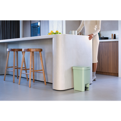 BRABANTIA - STEPUP JADE GREEN PLASTİK PEDALLI ÇÖP KUTUSU 16L (1)