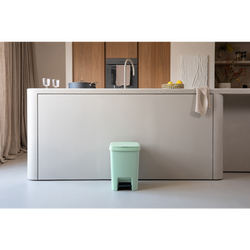 BRABANTIA - STEPUP JADE GREEN PLASTİK PEDALLI ÇÖP KUTUSU 25L