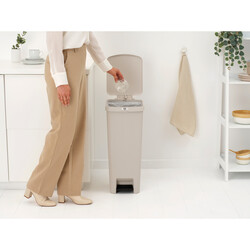 STEPUP SOFT BEIGE PLASTİK PEDALLI ÇÖP KUTUSU 40L - Thumbnail