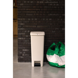 BRABANTIA - STEPUP SOFT BEIGE PLASTİK PEDALLI ÇÖP KUTUSU 40L (1)