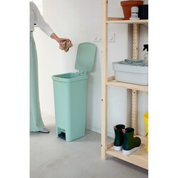 BRABANTIA - STEPUP YEŞİM YEŞİLİ PLASTİK PEDALLI ÇÖP KUTUSU 40L (1)