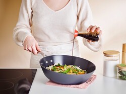 BRABANTIA - ZENN RECYCLED SİYAH ÇELİK SAPLI WOK TAVA 30CM (1)